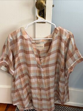 Lucky Brand Beige & White Gingham Button-Back Short Sleeve Top